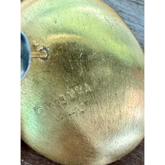 Gold-Tone Earrings With Faux Pearl Centers By MMA 1993 Vintage Jewelry - Picture 4 of 6